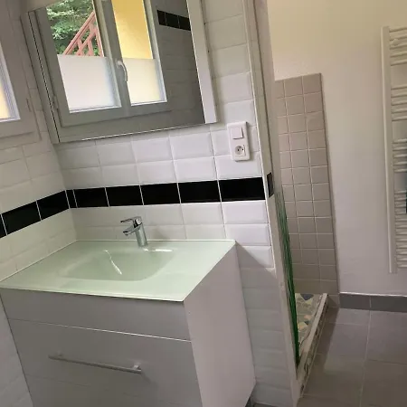 Au Bord Du Ruisseau - * كامبان