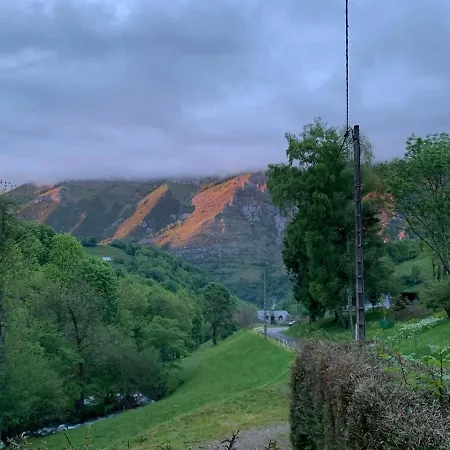 Au Bord Du Ruisseau - بيت للعطل كامبان